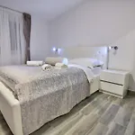Sana 1 بيت للعطل *