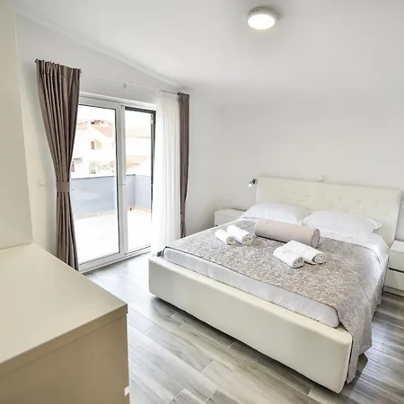 Holiday home Sana 1