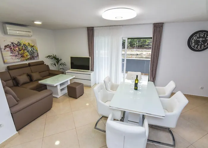 Sana 1 Holiday home Vir